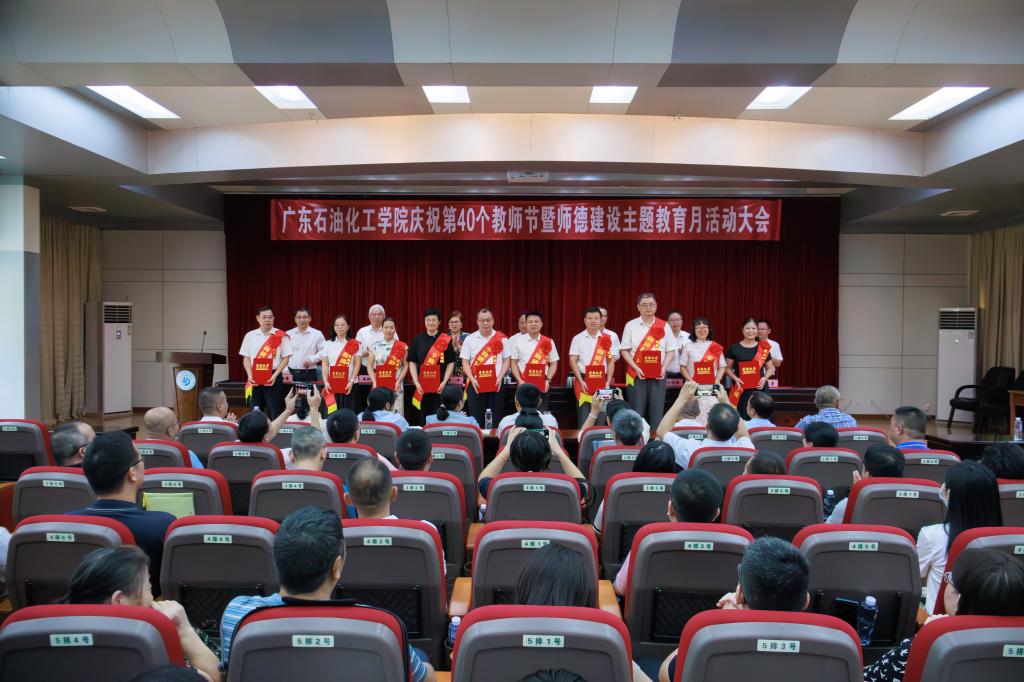 30FBA6B6B6E8B715E6D1CCE0C86_A12DCFA4_1976F