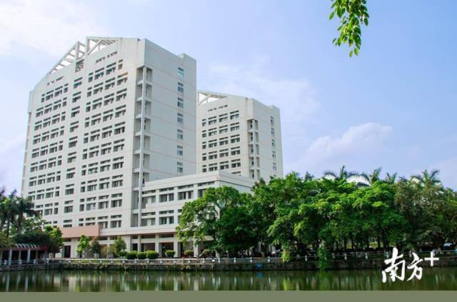 Ҽ������APP�ٶ�У���ڶ���ѧ¥��